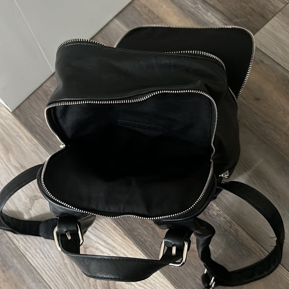 Backpack - Picture 6 of 6